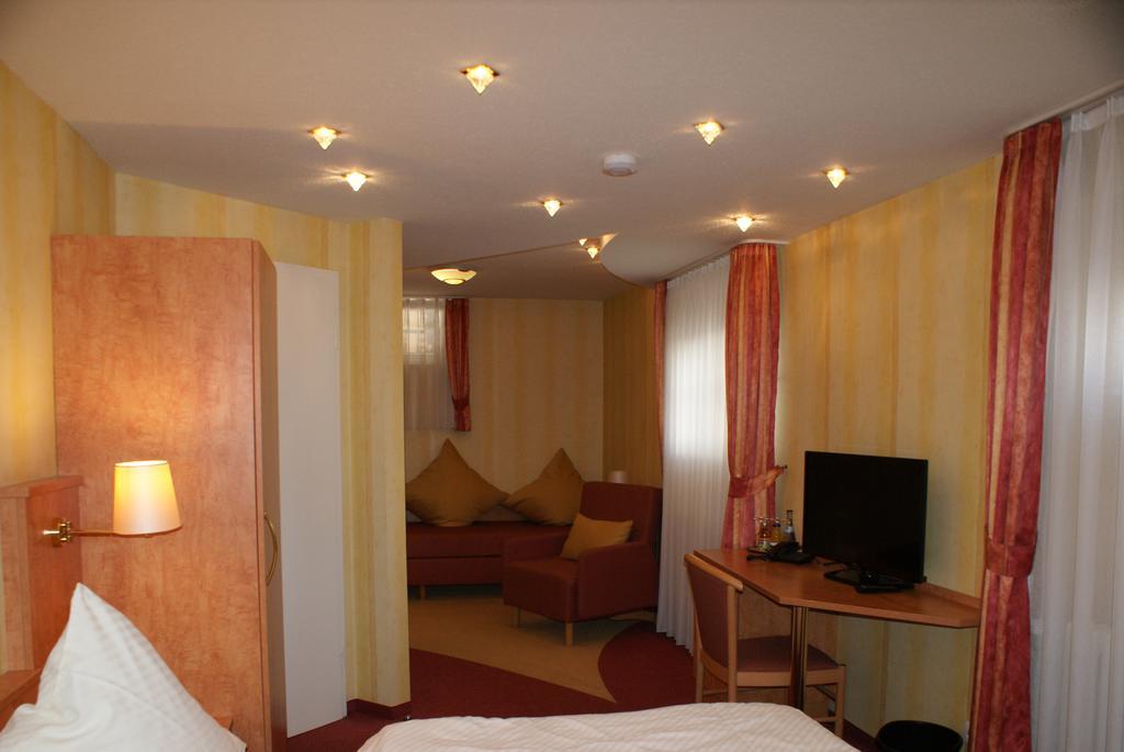 Hotel Altes Rathaus Ostfildern Room photo